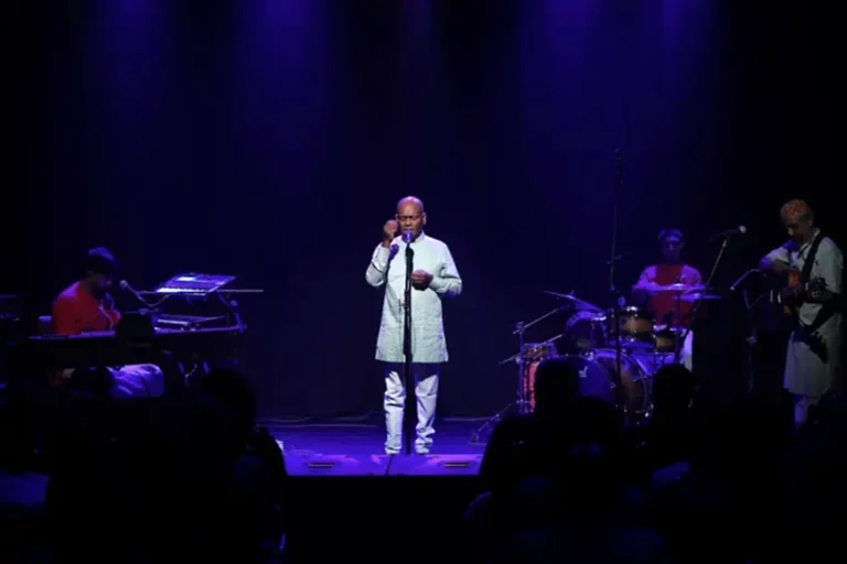 Bollywood Singing with Manickam Yogeswaran
